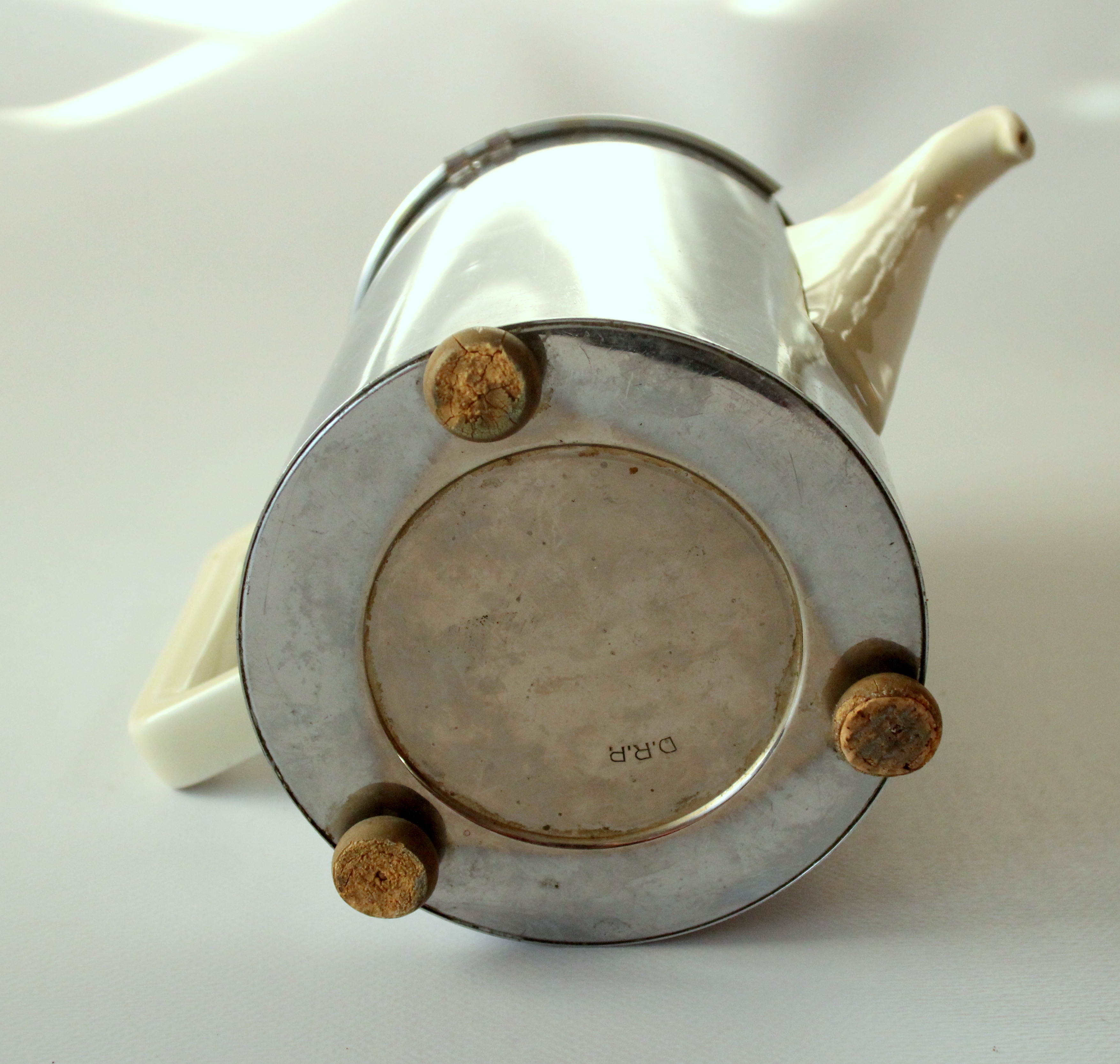 1920s Antique Art Deco german coffee pot by Bauscher/Weiden made of ceramic with a metal warming hood
