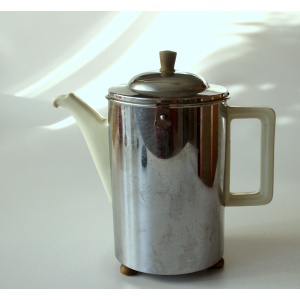 1920s Antique Art Deco german coffee pot by Bauscher/Weiden made of ceramic with a metal warming hood