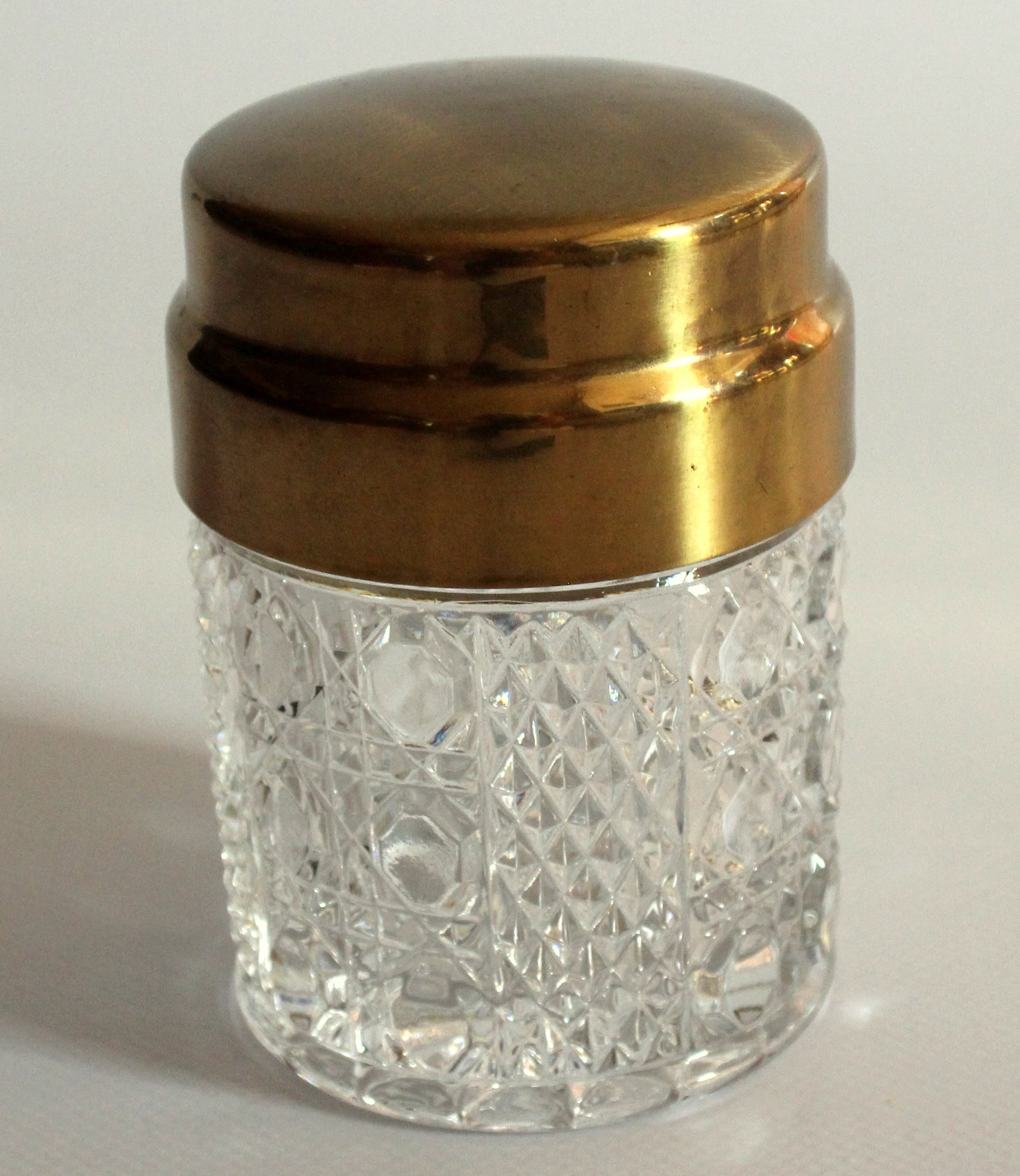 Elegant cigarette box from the 60s, made of crystal glass and brass lid, vintage