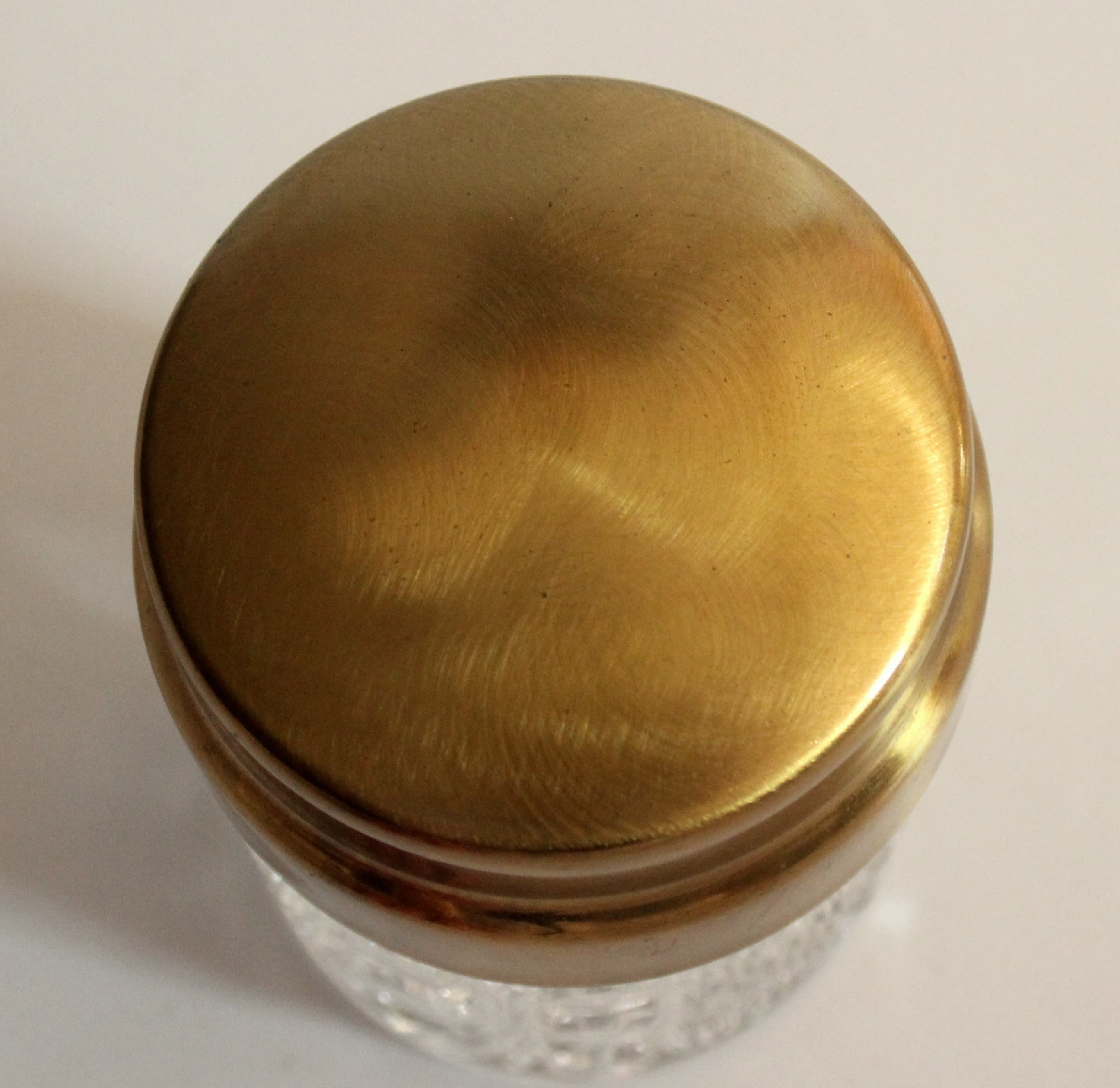 Elegant cigarette box from the 60s, made of crystal glass and brass lid, vintage