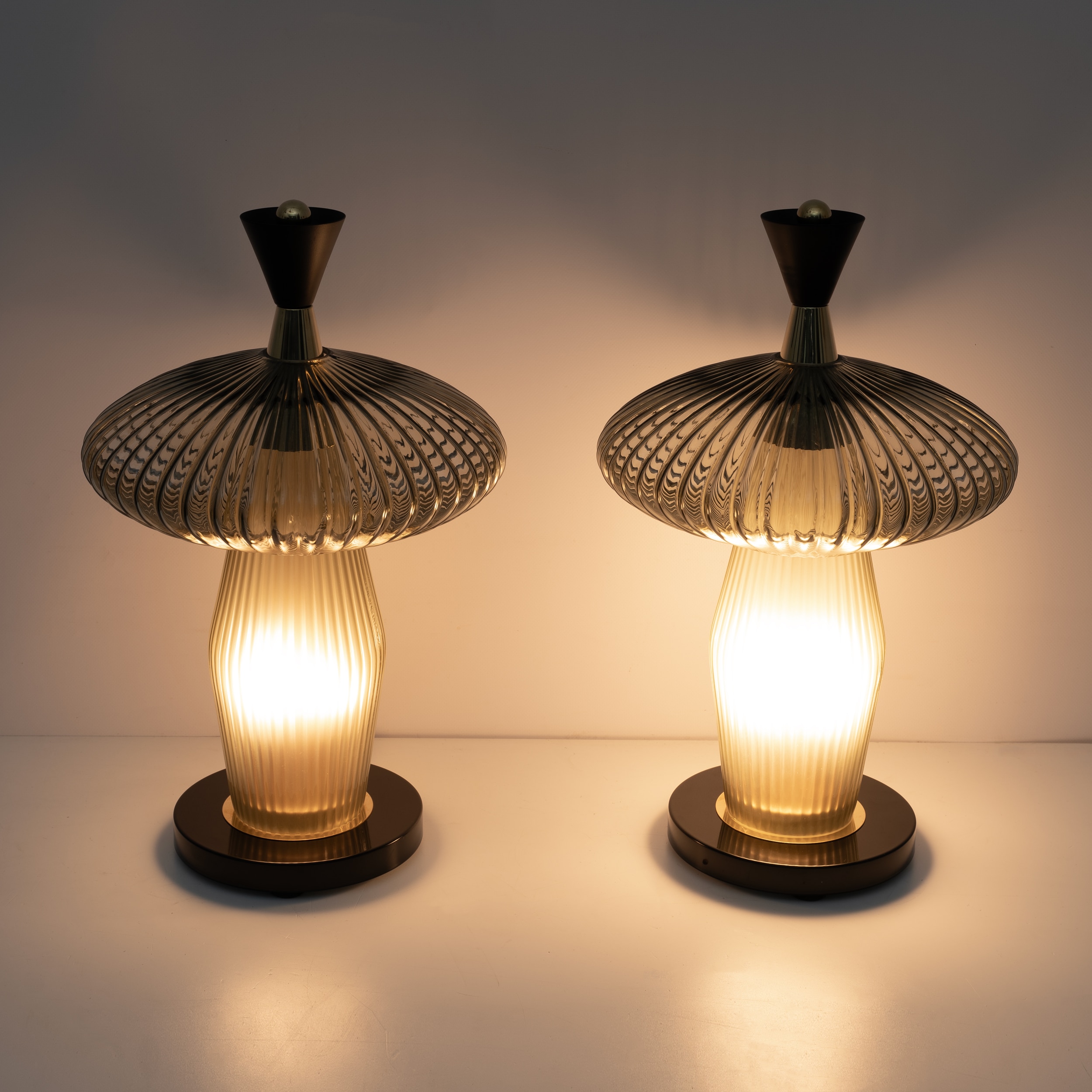 Pair of Mushroom-shaped Table Lamps Murano Glass and Brass Feng Shui Style