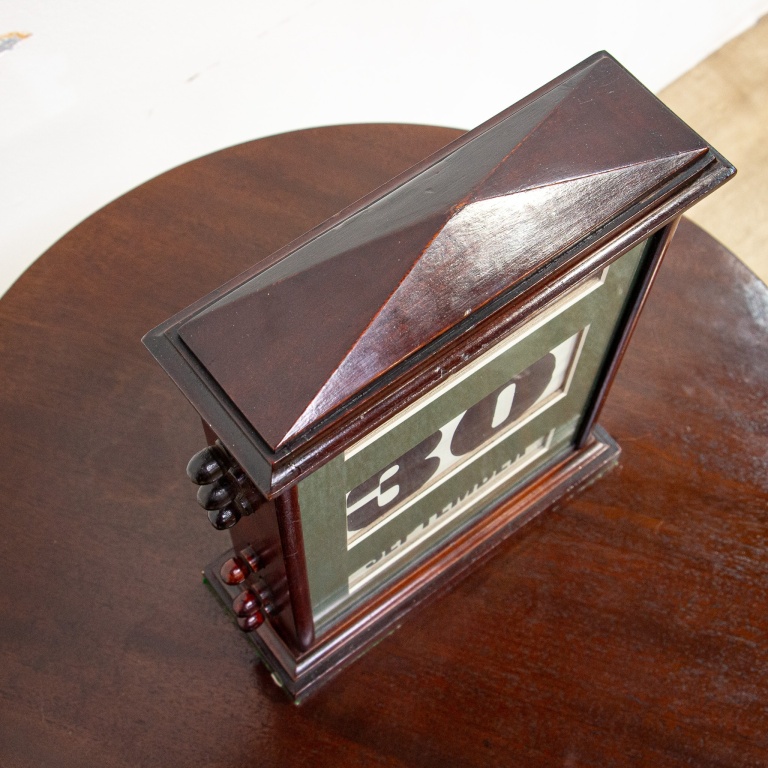 Large Perpetual Desk Calendar - Image 8