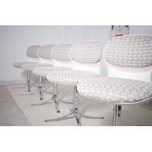 5 x Giroflex chairs and Herman Miller dining table