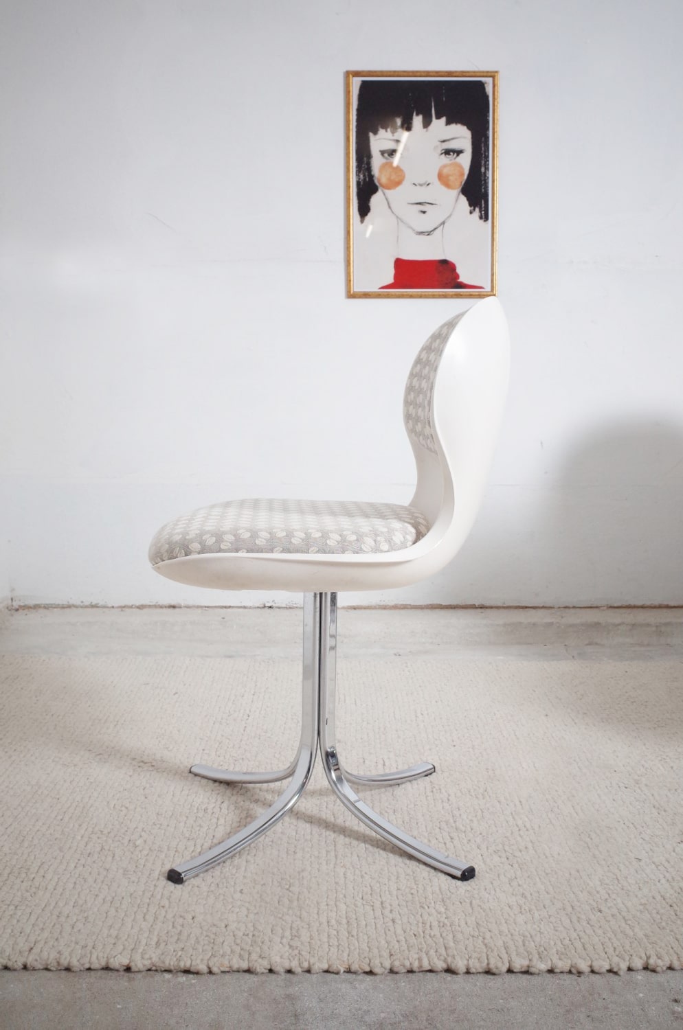 5 x Giroflex chairs and Herman Miller dining table
