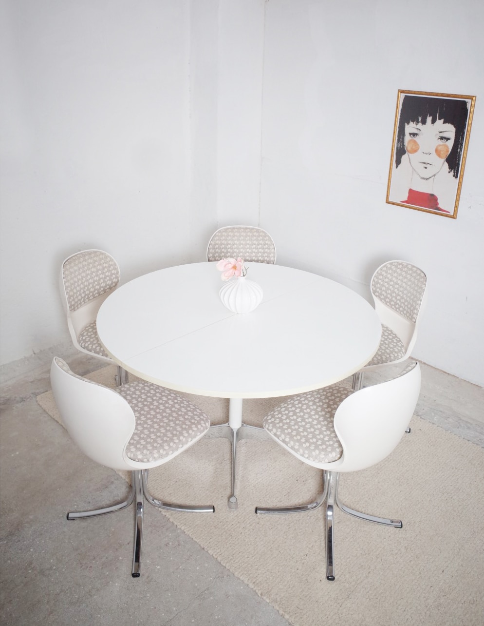 5 x Giroflex chairs and Herman Miller dining table