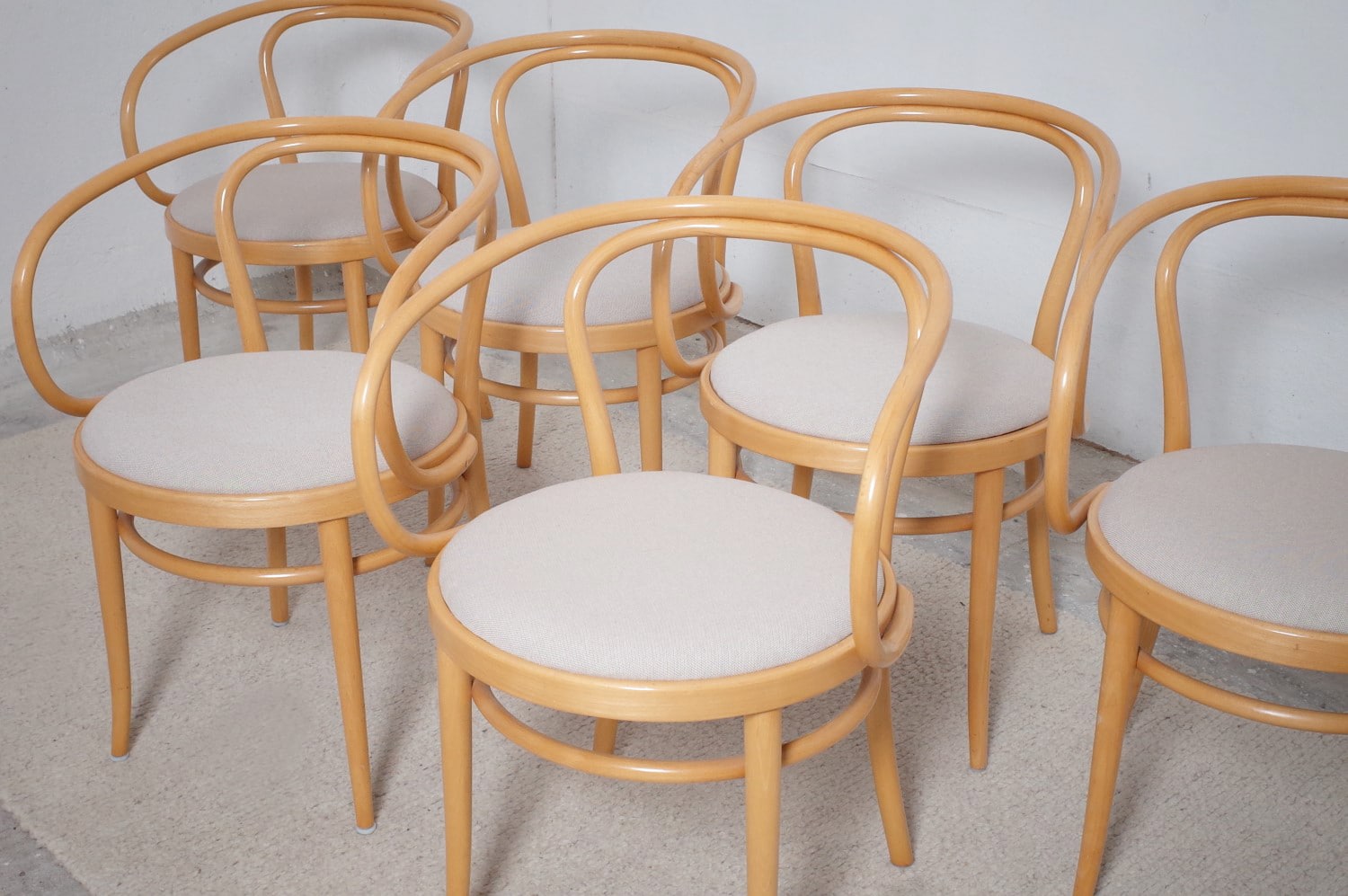 6 x Thonet 209 bentwood chairs dining room