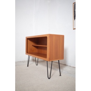 Dyrlund teak cabinet shelf sideboard