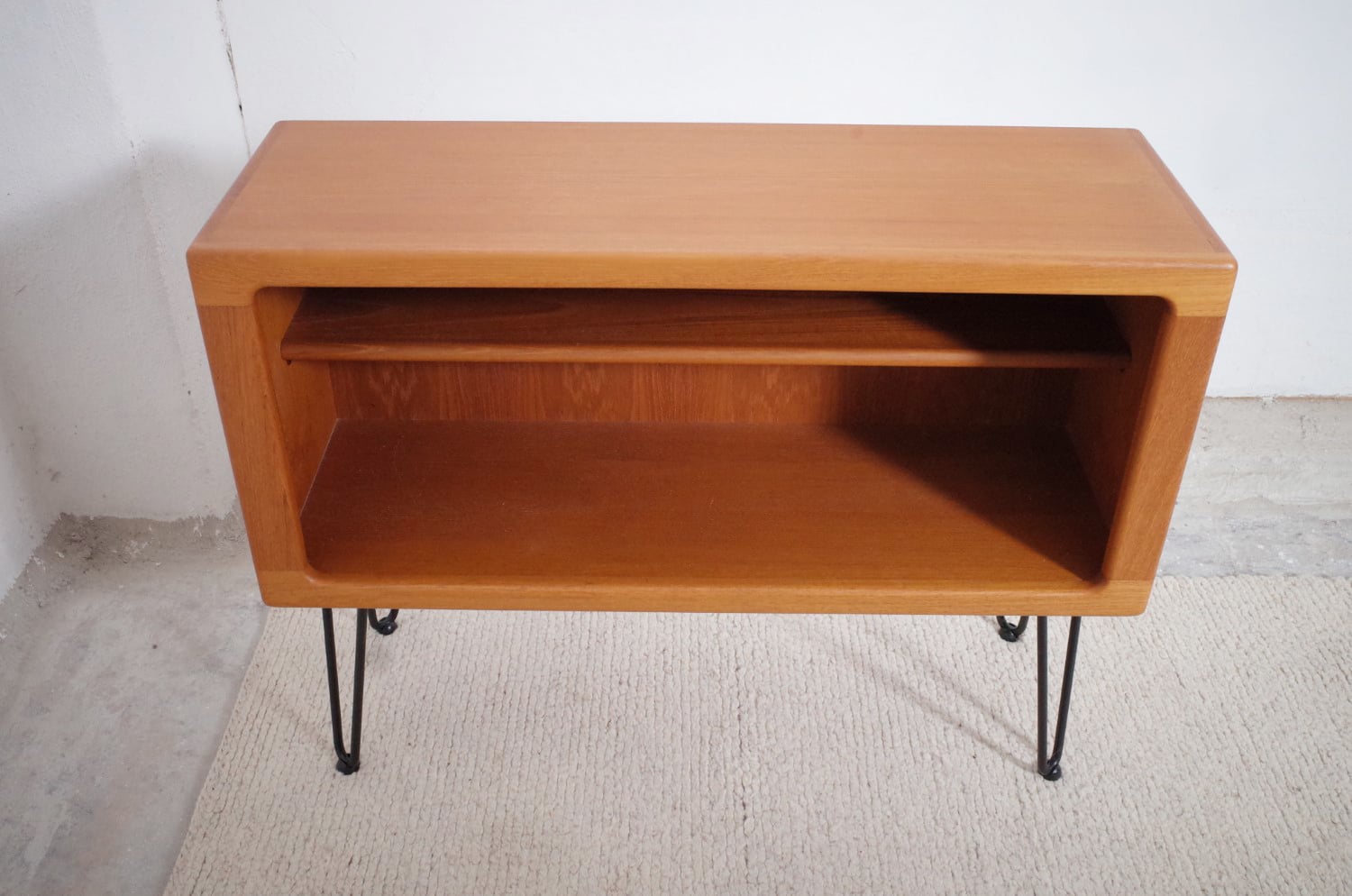 Dyrlund teak cabinet shelf sideboard
