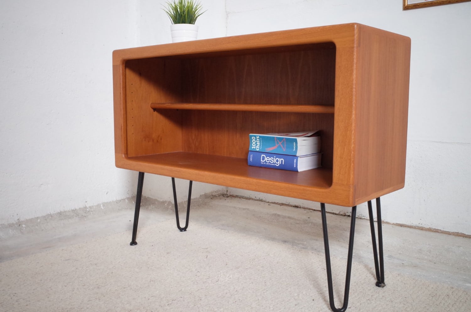 Dyrlund teak cabinet shelf sideboard