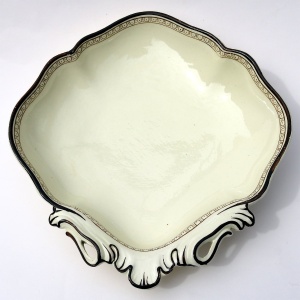 A good antique Georgian Wedgwood creamware pottery novelty shell-shaped Bowl 1790