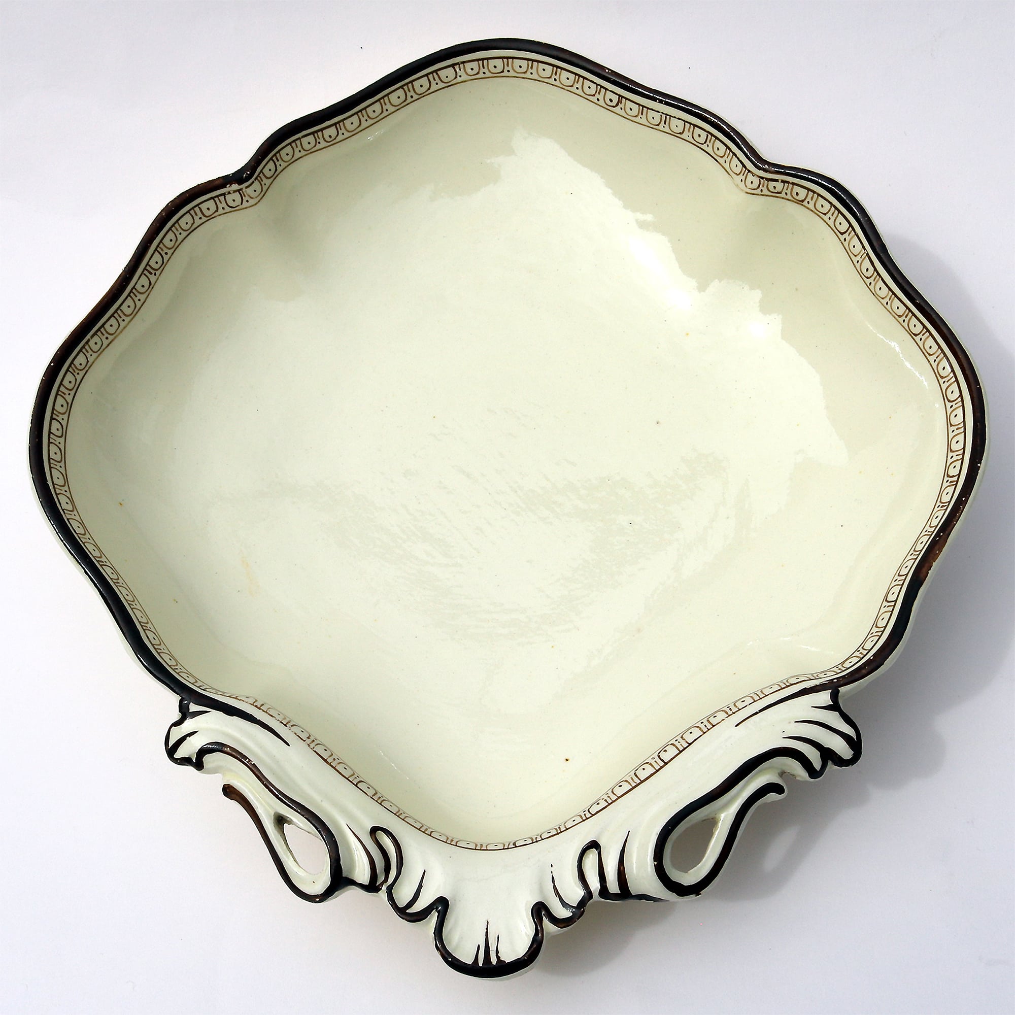 A good antique Georgian Wedgwood creamware pottery novelty shell-shaped Bowl 1790