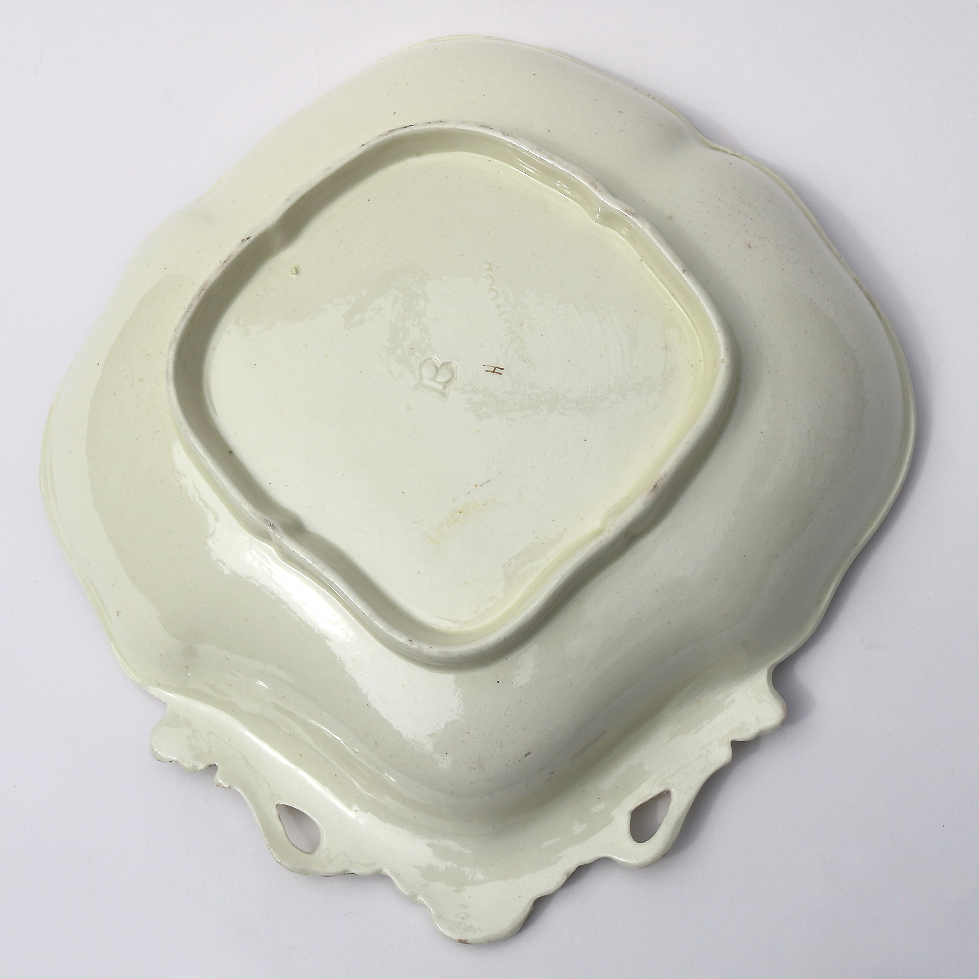 A good antique Georgian Wedgwood creamware pottery novelty shell-shaped Bowl 1790
