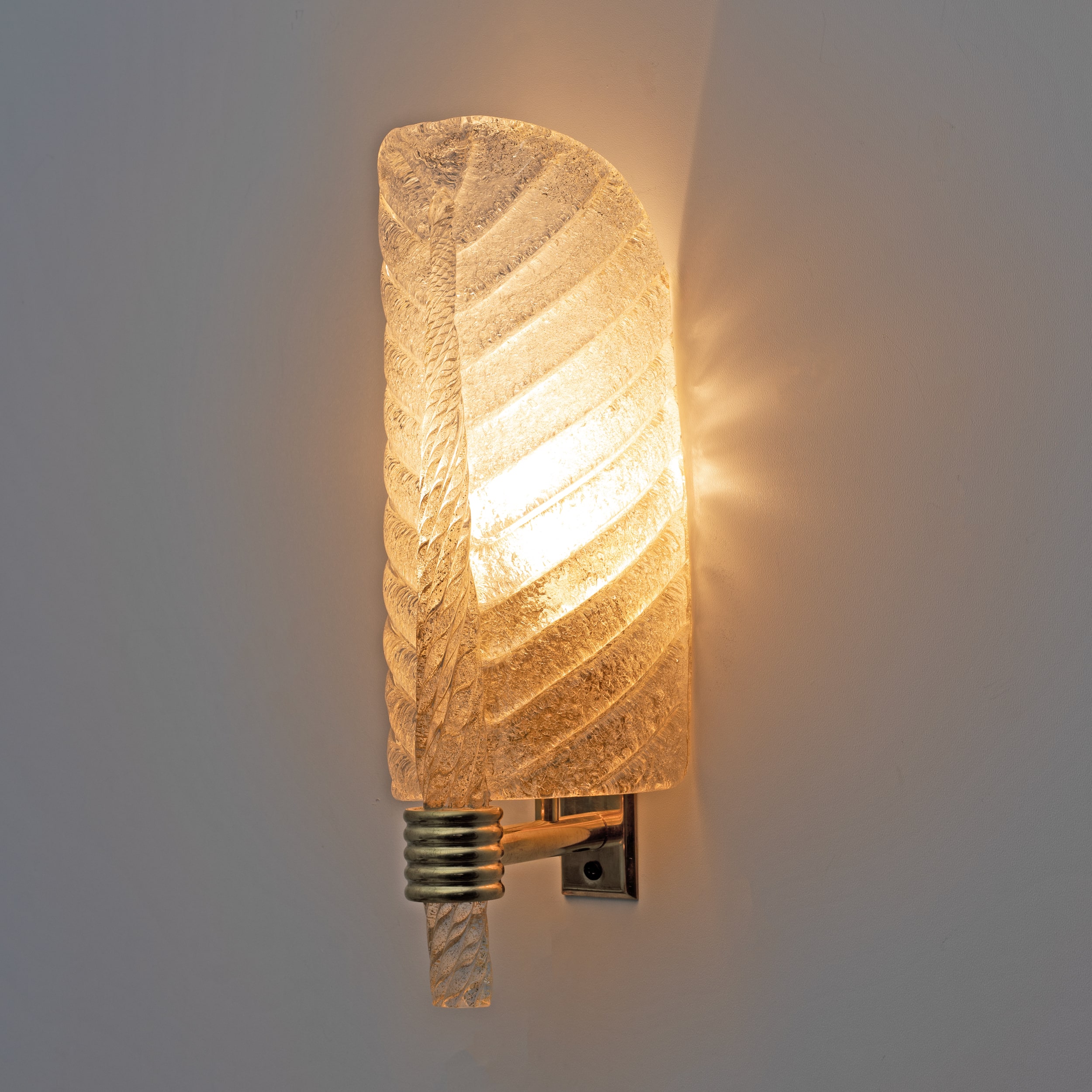 Pair of Barovier & Toso Style Mid-Century "Graniglia" Murano Glass Leaf Sconces