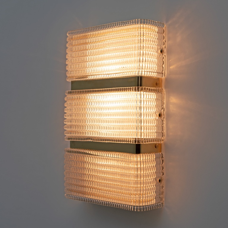 Pair of Modern Italian Murano Glass and Brass Sconces - Image 4