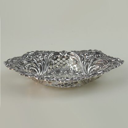A good-grade antique large Victorian English solid silver Bonbon Dish 88g C.1898 - Image 3