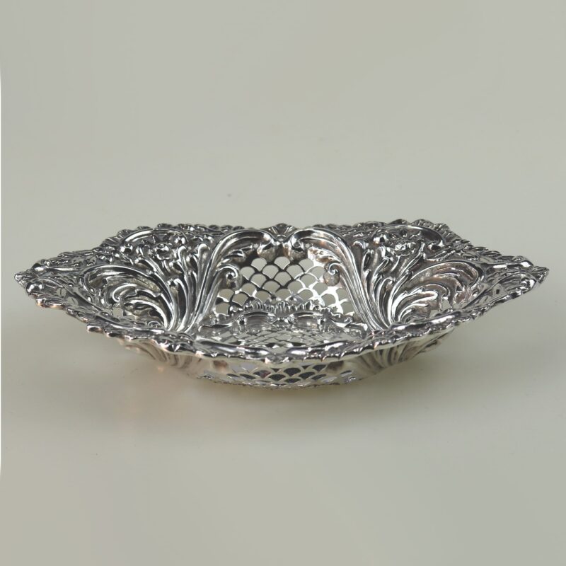A good-grade antique large Victorian English solid silver Bonbon Dish 88g C.1898