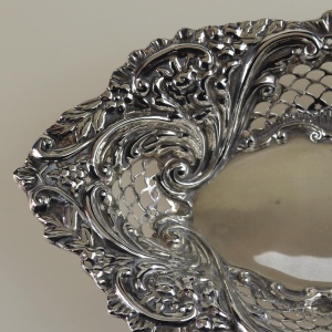 A good-grade antique large Victorian English solid silver Bonbon Dish 88g C.1898