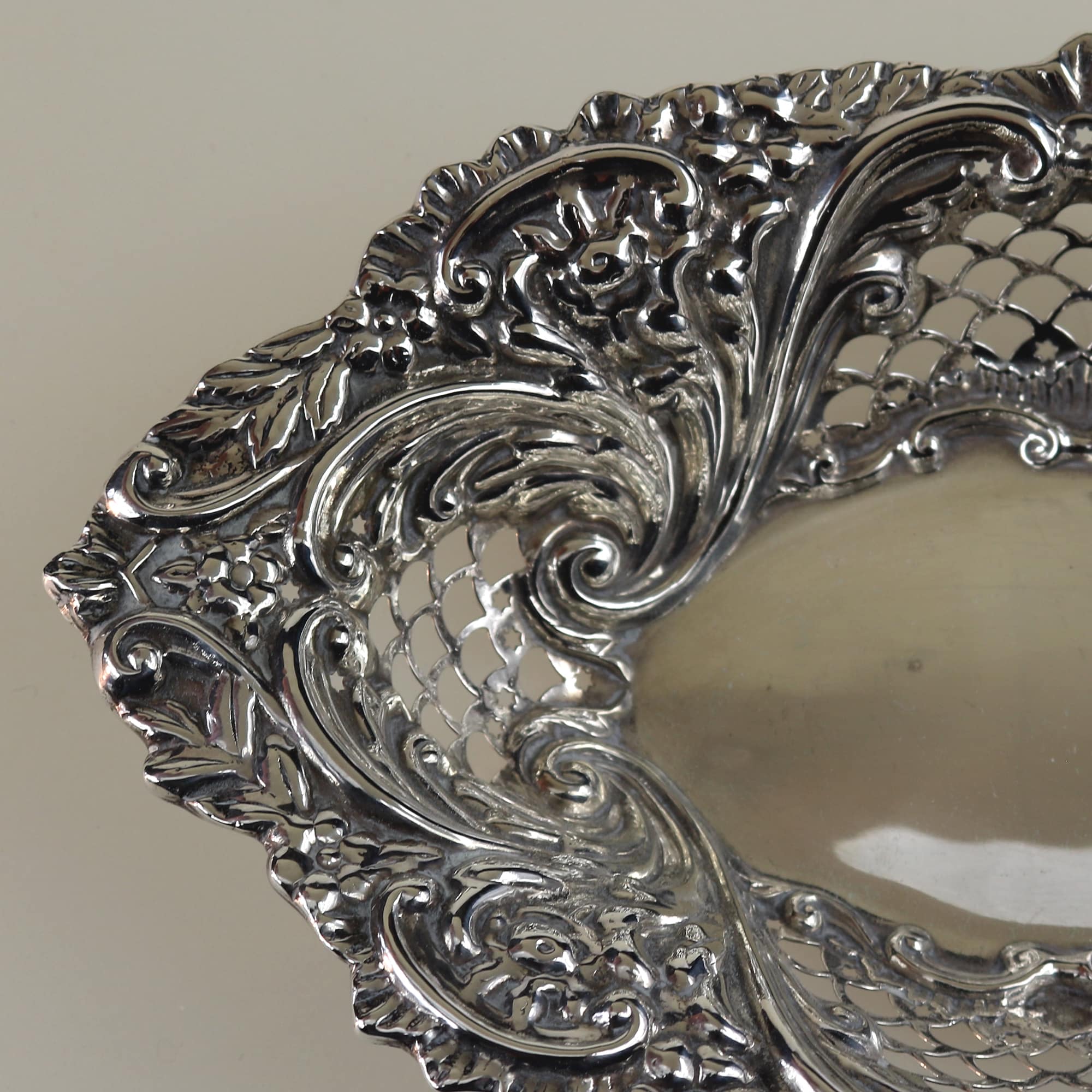 A good-grade antique large Victorian English solid silver Bonbon Dish 88g C.1898