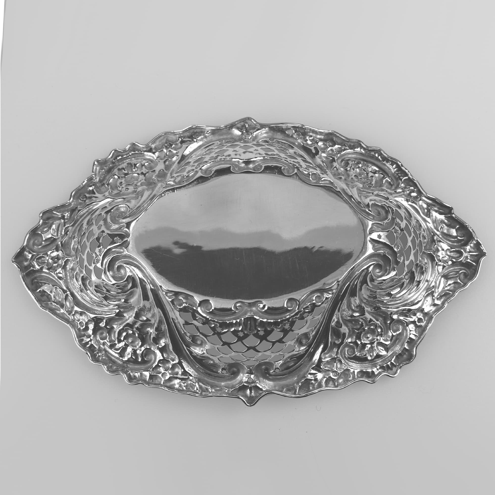 A good-grade antique large Victorian English solid silver Bonbon Dish 88g C.1898