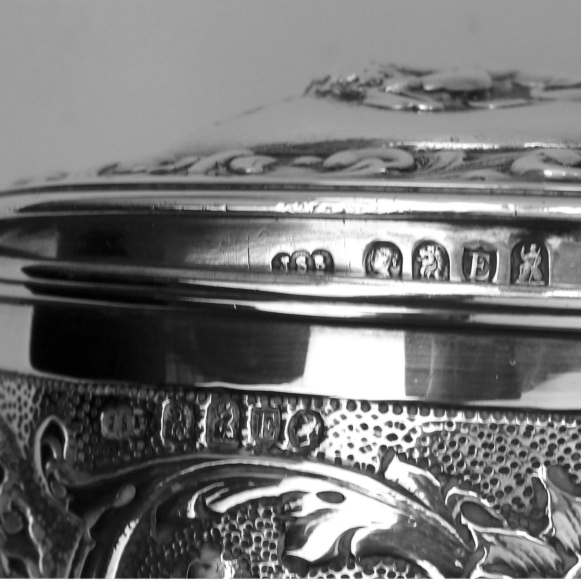 A stunning antique English Britannia standard solid silver Box 245g C.1880