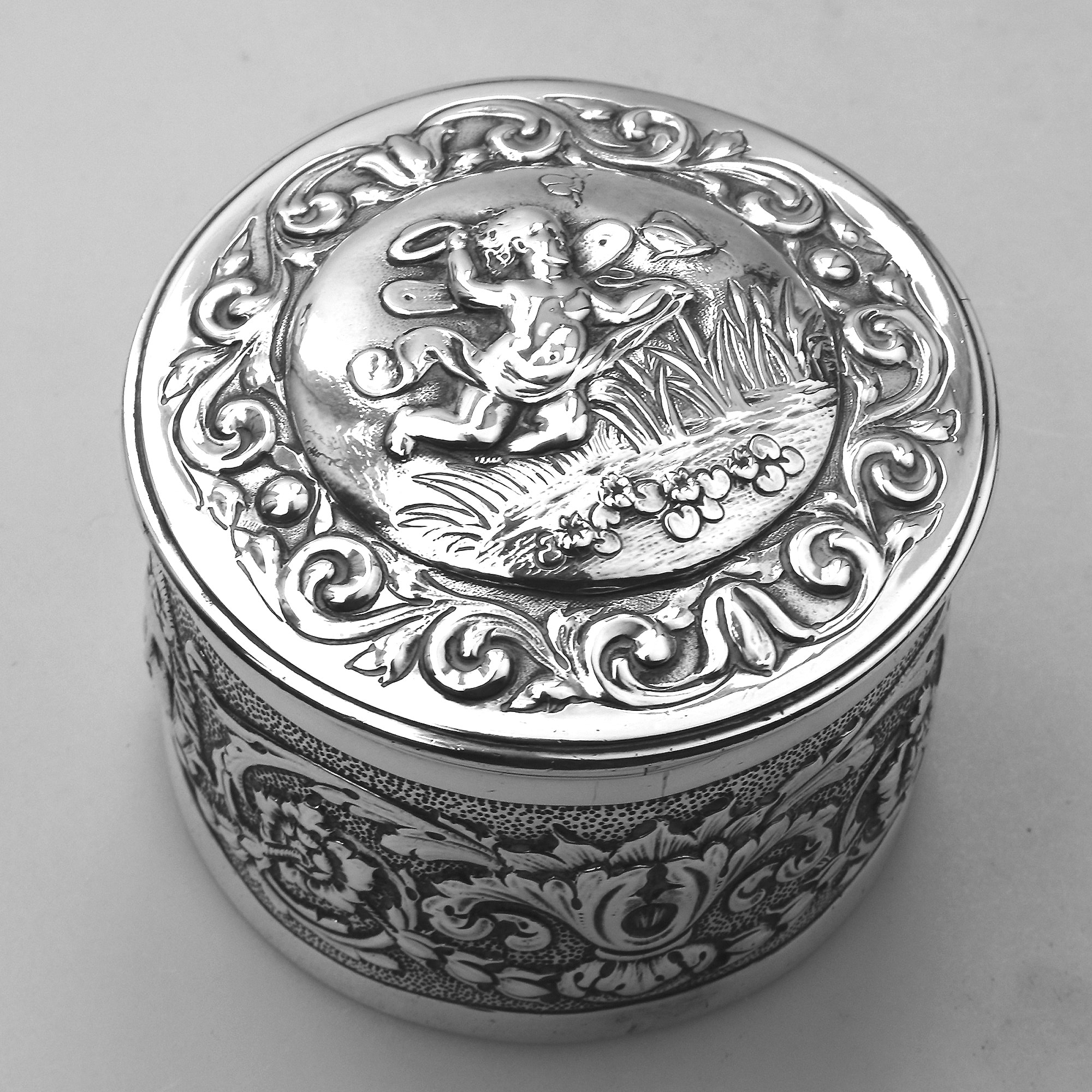 A stunning antique English Britannia standard solid silver Box 245g C.1880