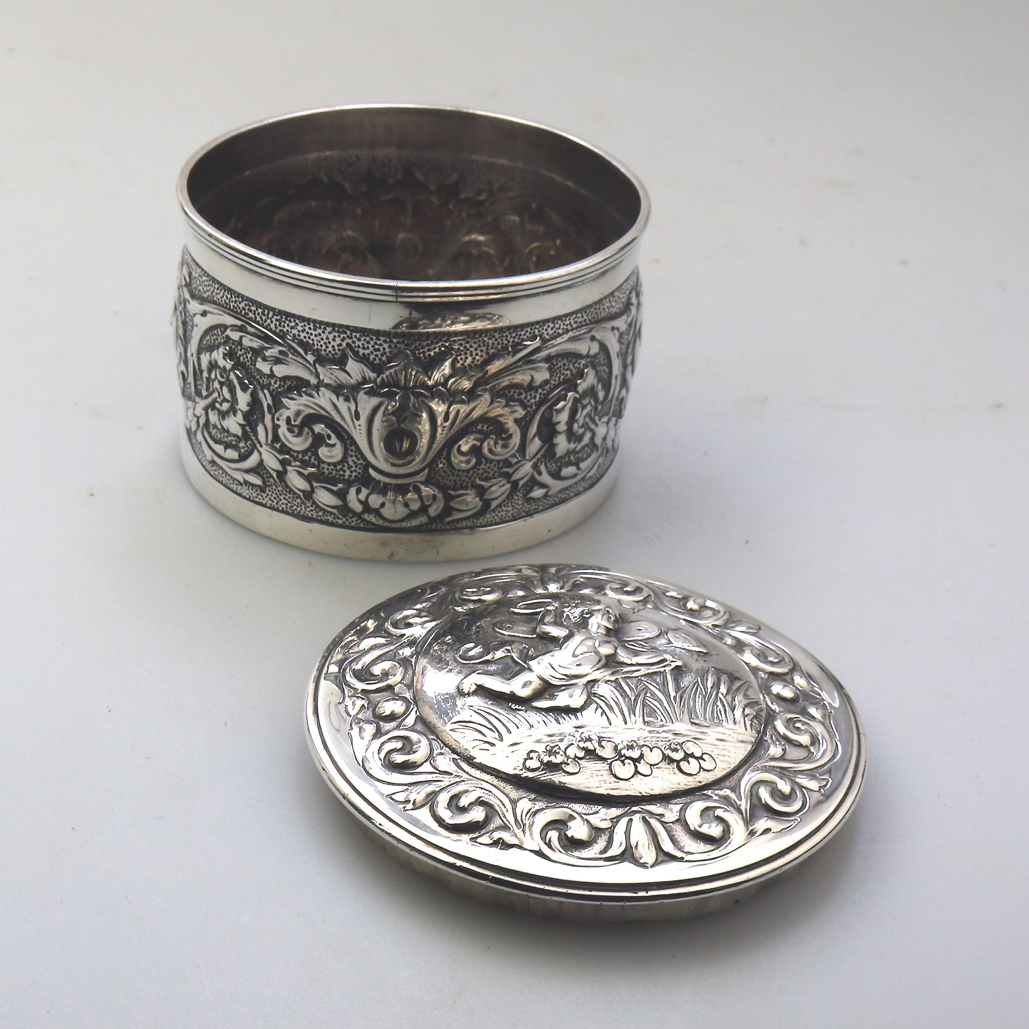 A stunning antique English Britannia standard solid silver Box 245g C.1880