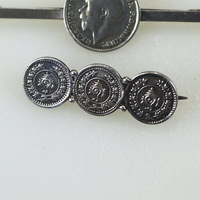 A collection of antique silver Coin Jewellery pendant & Brooches of various dates - Image 7