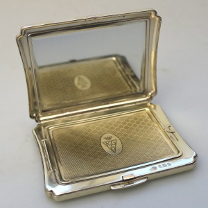 A superior very fine quality English solid silver ladies Compact by Kigu C.1954