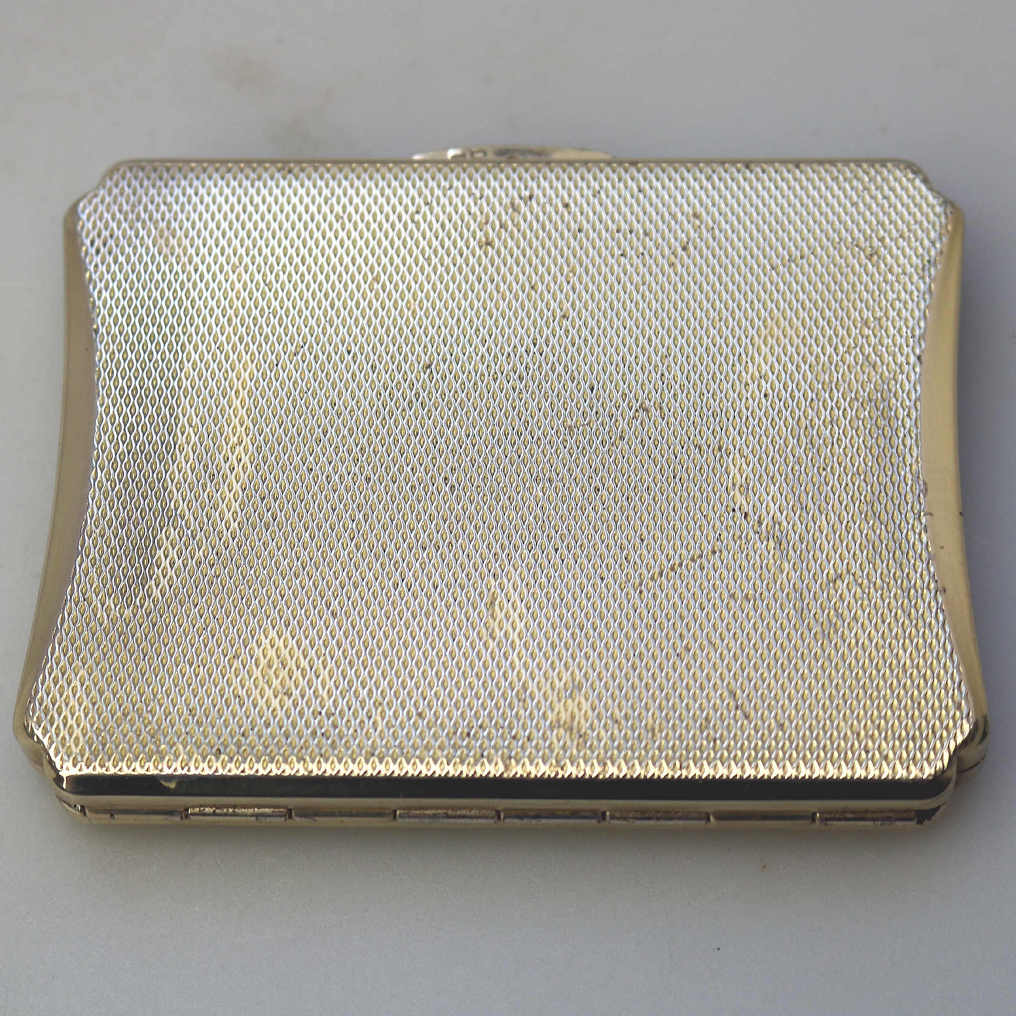 A superior very fine quality English solid silver ladies Compact by Kigu C.1954
