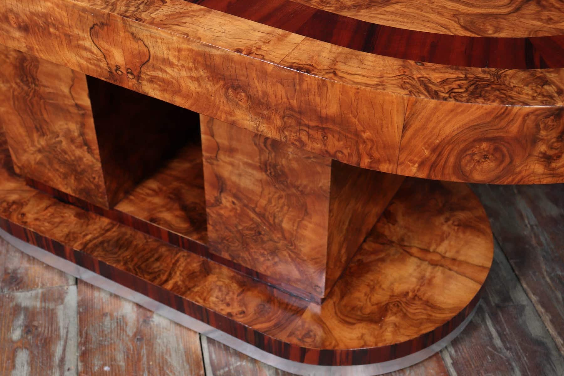 Stunning Italian Walnut Art Deco Dining Table C1930