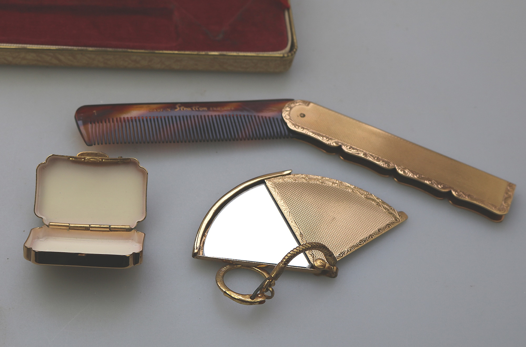 An unusual mid-century cased Stratton ladies vanity Presentation Set C.1950's+