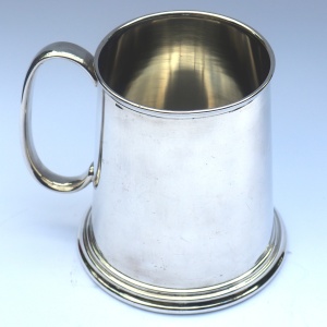 A handsome & good size Goldsmith's & Silversmith's silver-plated Beer Tankard C. pre 1950