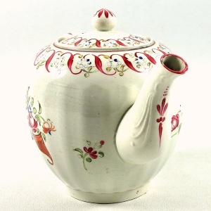 An English antique Georgian hand-painted pottery Liverpool Teapot C.1790