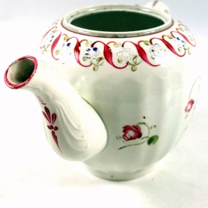 An English antique Georgian hand-painted pottery Liverpool Teapot C.1790