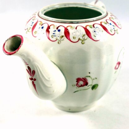 An English antique Georgian hand-painted pottery Liverpool Teapot C.1790 - Image 6