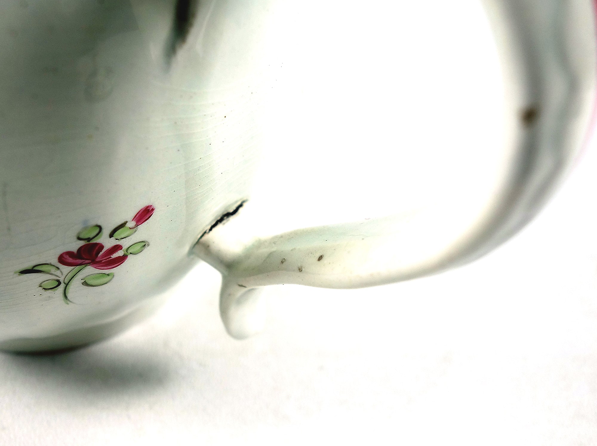 An English antique Georgian hand-painted pottery Liverpool Teapot C.1790