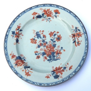 An antique Chinese porcelain hand-painted Imari Plate C.18thC