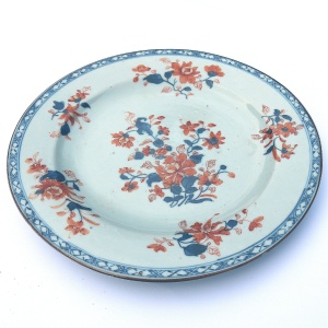 An antique Chinese porcelain hand-painted Imari Plate C.18thC