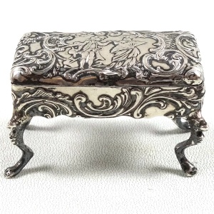Antique 800 solid silver novelty Piano Stool table top Pill / Pinch Box C.1890
