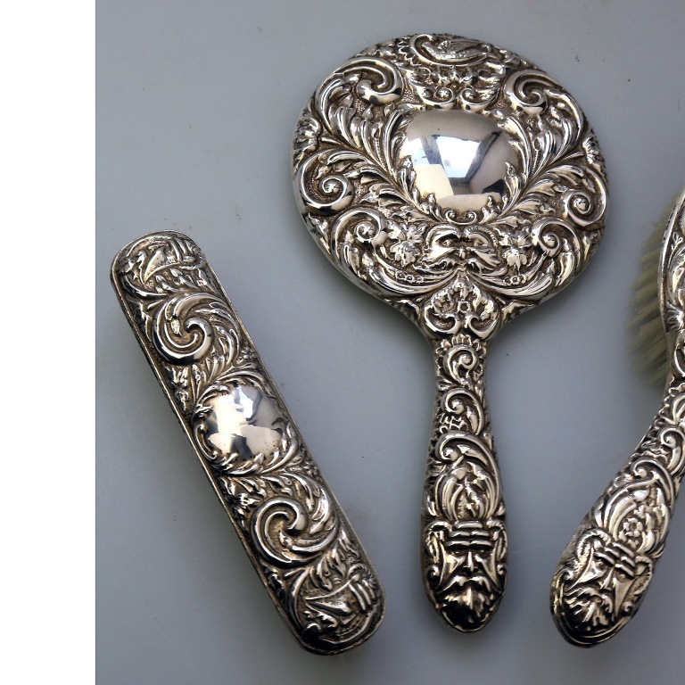 English solid silver Green Man Bird Mirror & Hairbrush + 1 Clothes Brush C.20thC - Image 7