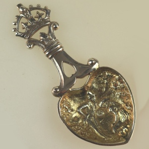 A rare antique Scottish Edinburgh solid silver novelty heart Caddy Spoon C.1900