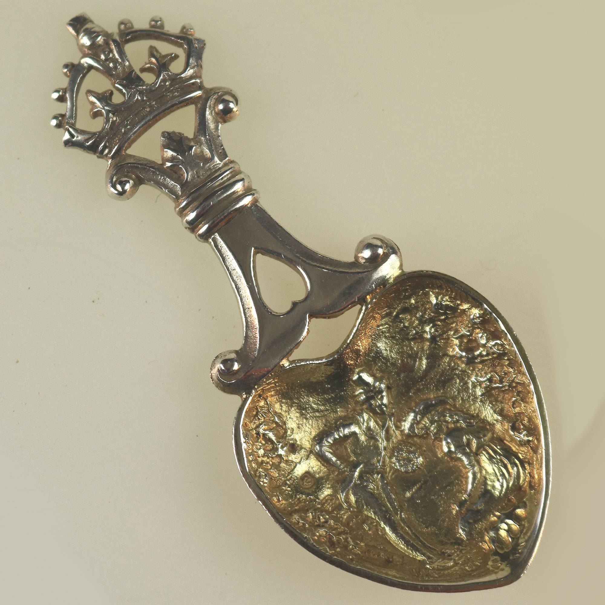 A rare antique Scottish Edinburgh solid silver novelty heart Caddy Spoon C.1900