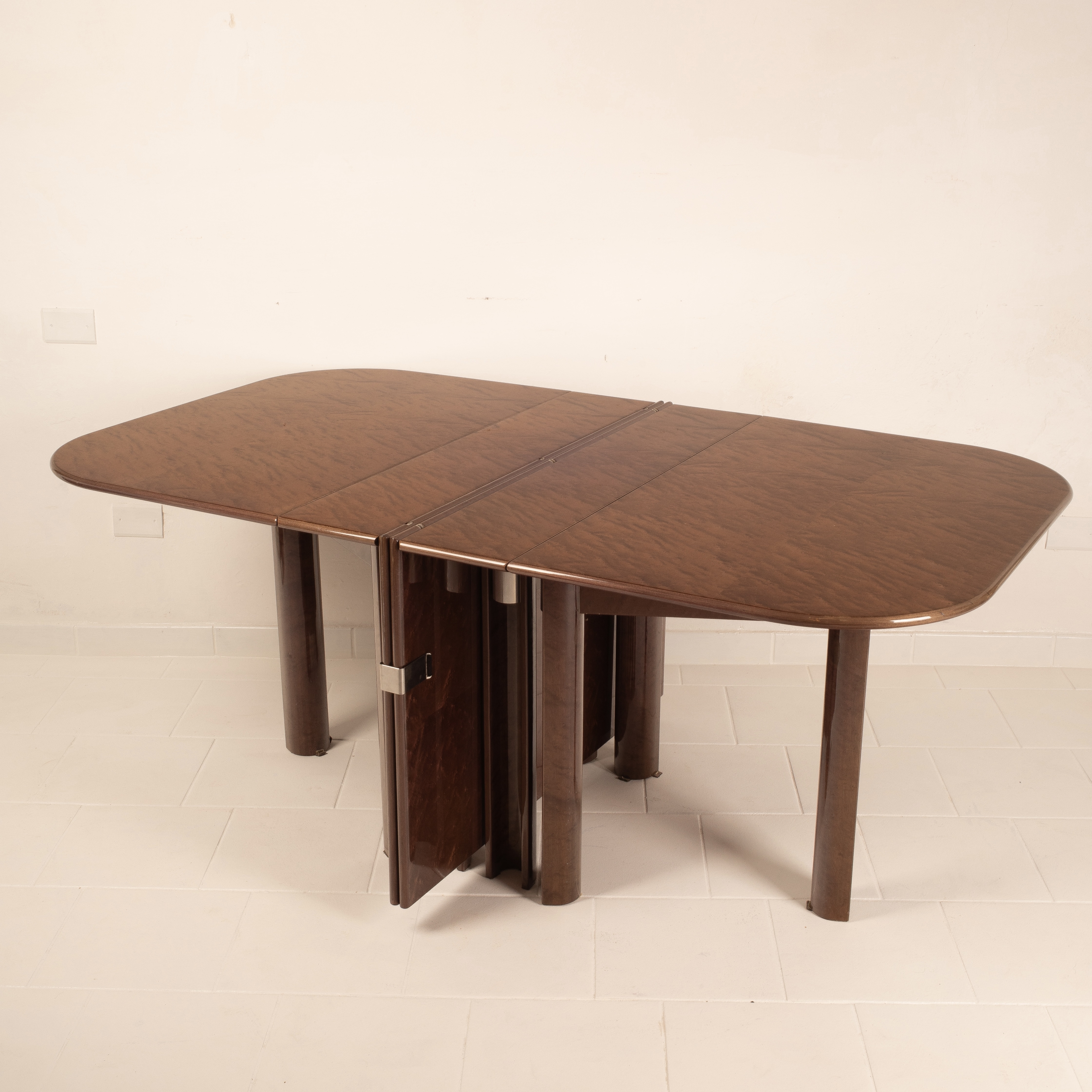 "Dinner" table by Giovanni Offredi for Saporiti Italia