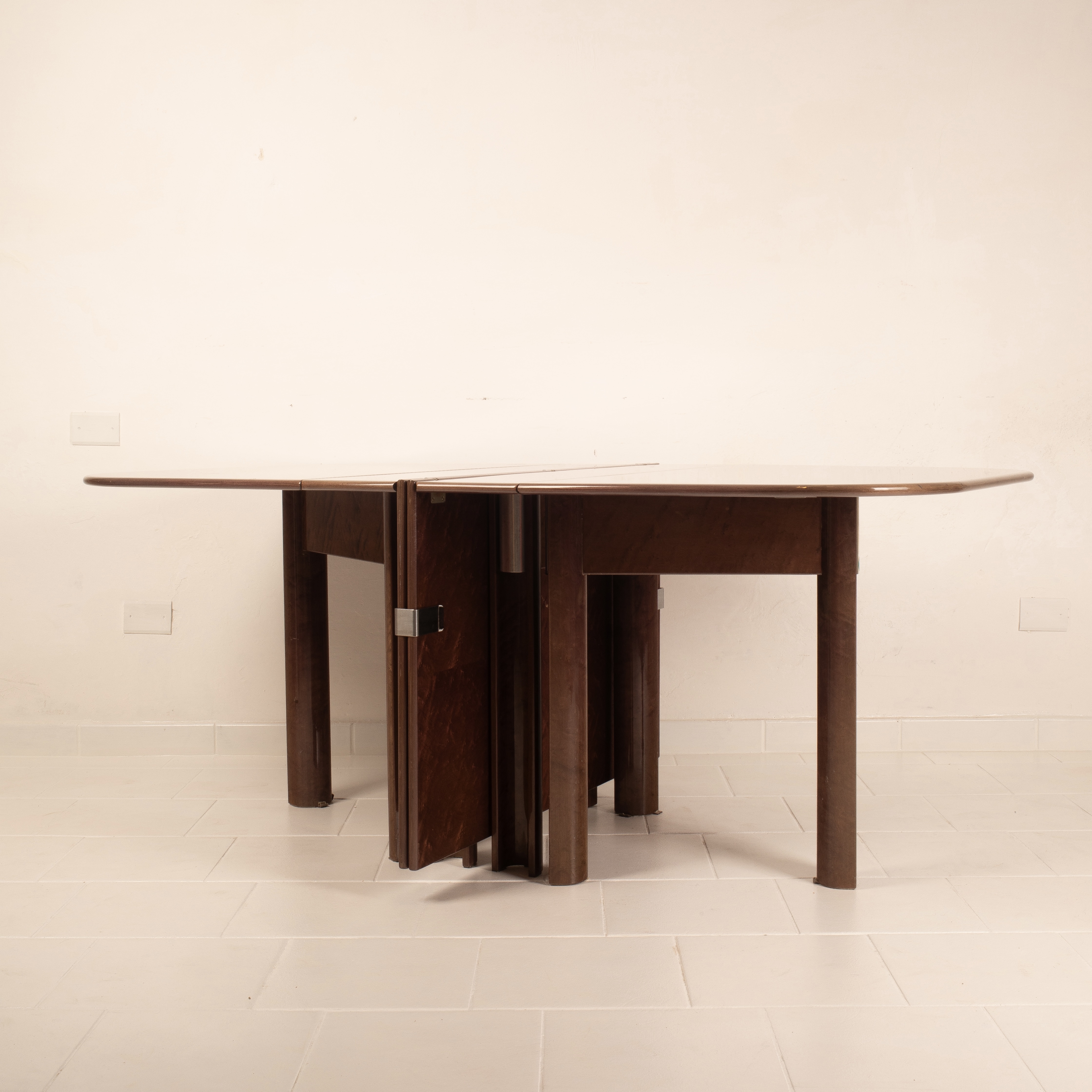 "Dinner" table by Giovanni Offredi for Saporiti Italia