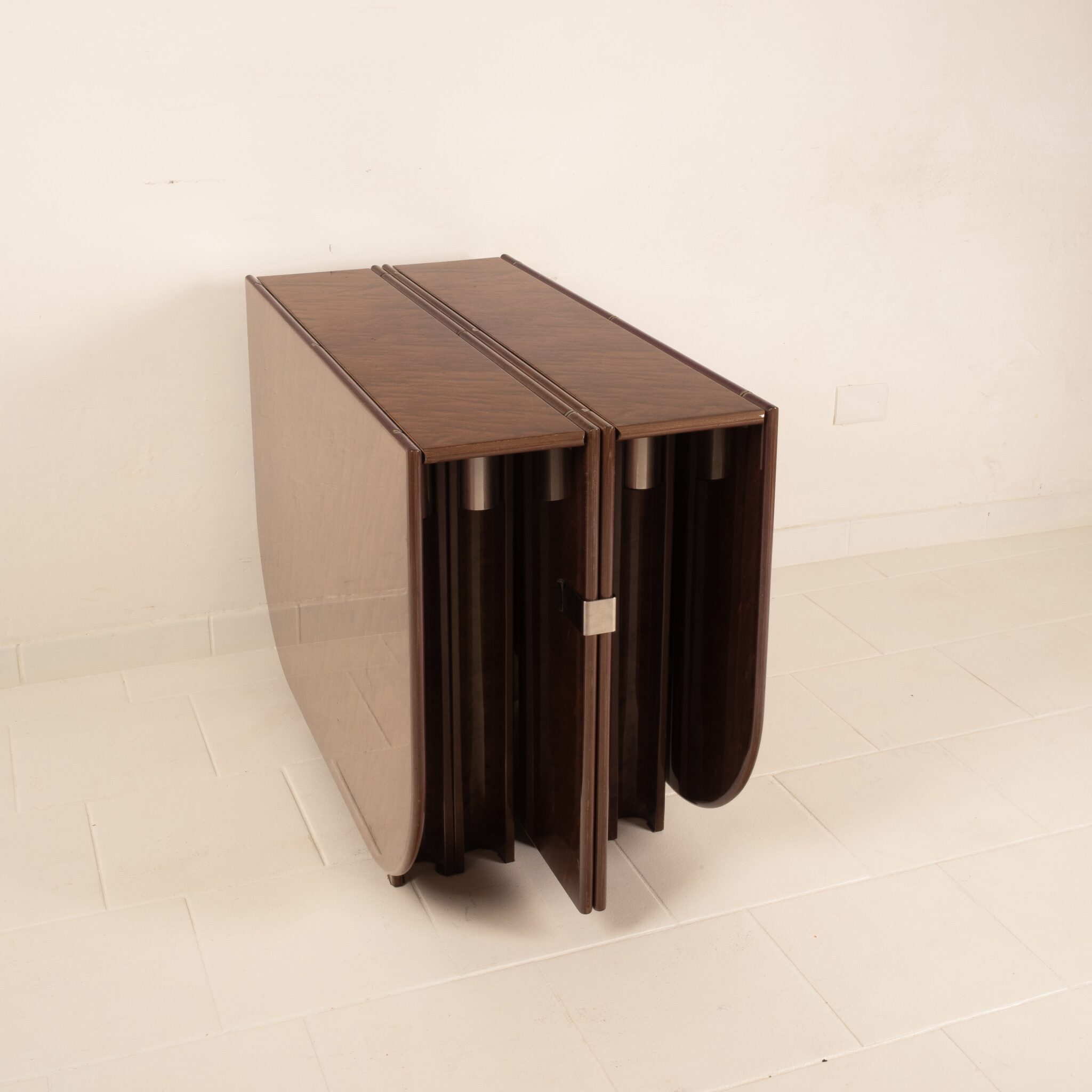 "Dinner" table by Giovanni Offredi for Saporiti Italia