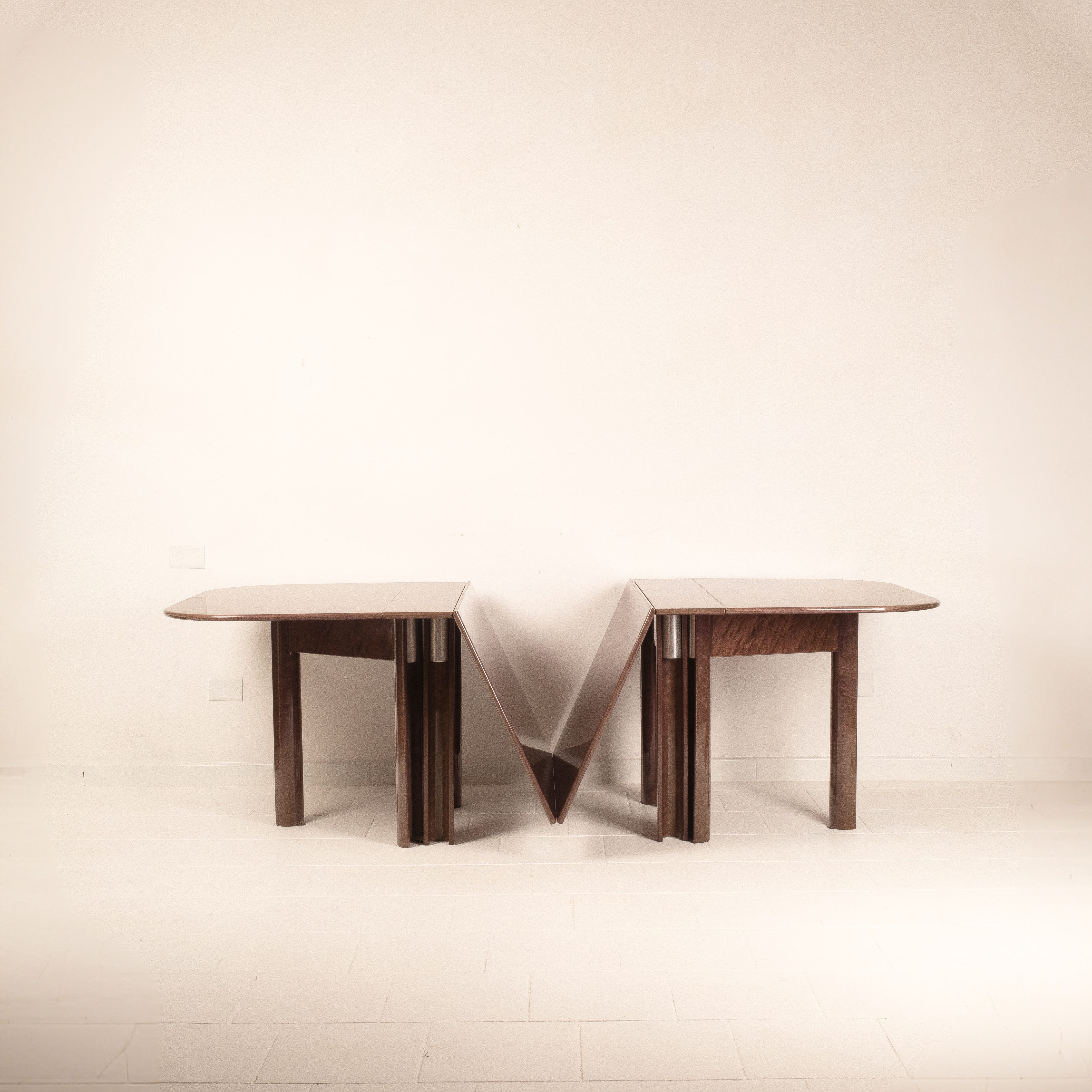 "Dinner" table by Giovanni Offredi for Saporiti Italia