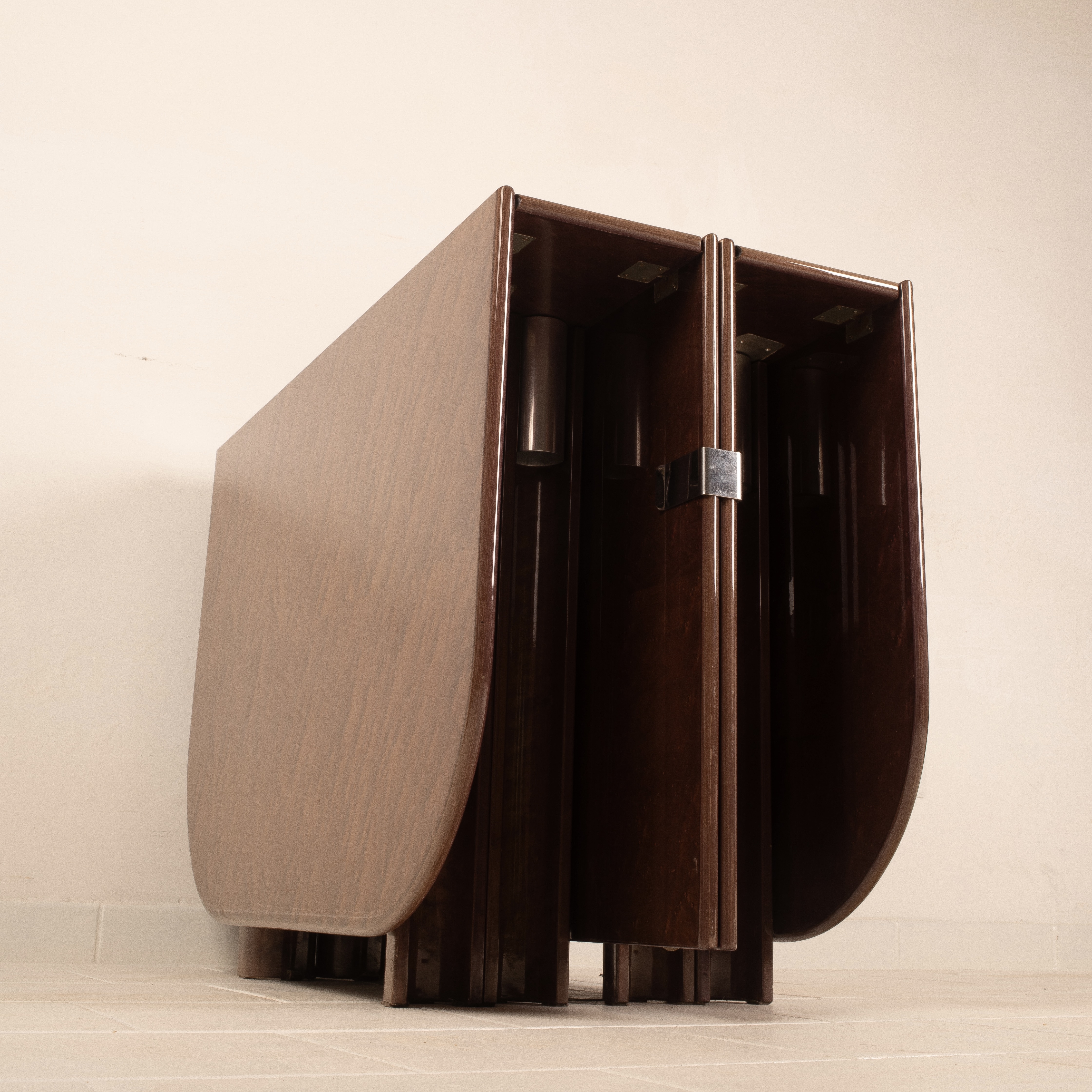 "Dinner" table by Giovanni Offredi for Saporiti Italia