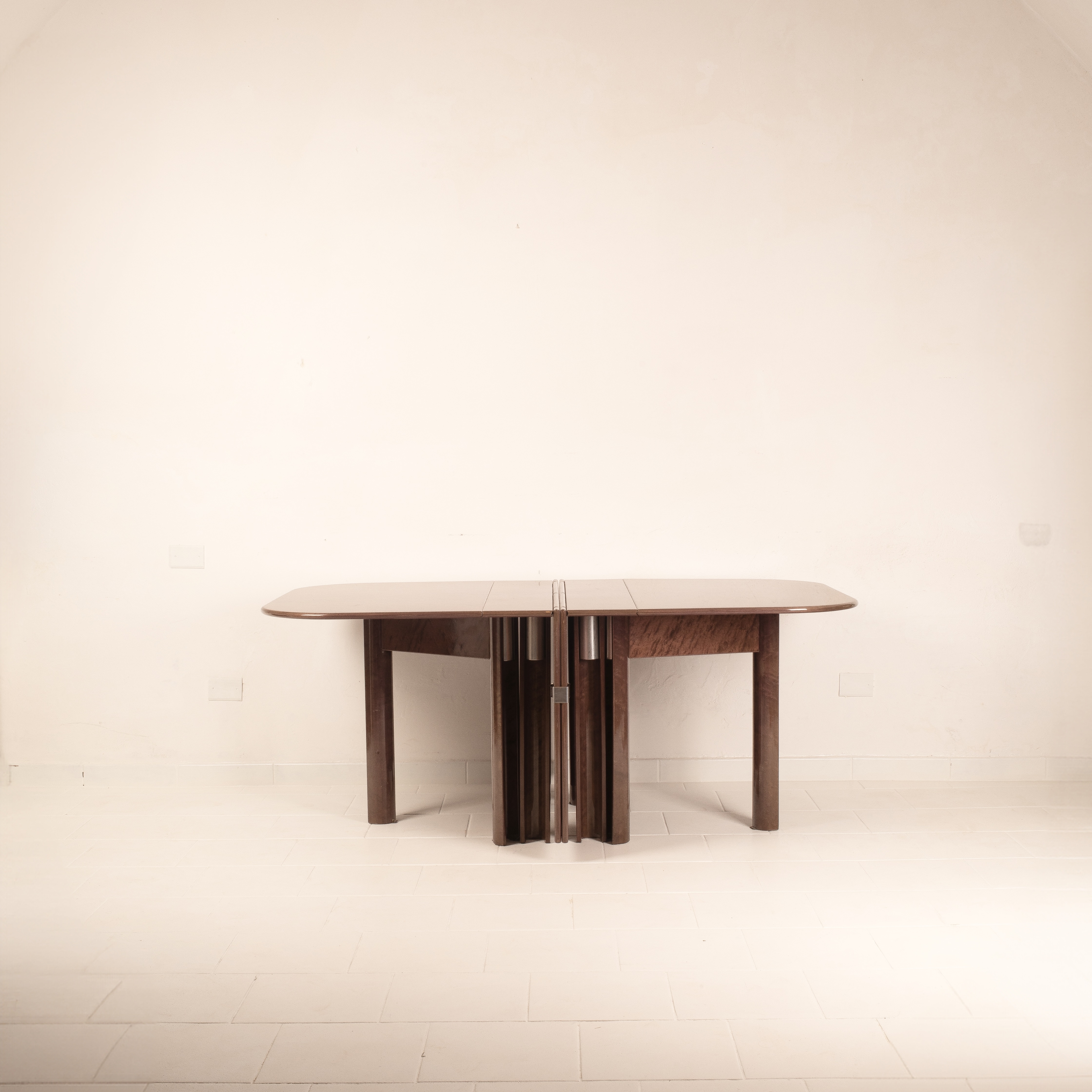 "Dinner" table by Giovanni Offredi for Saporiti Italia