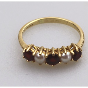 A fine antique 18ct Gold Jewellery Pearl & Garnet Ring Size R- Boxed C.1900