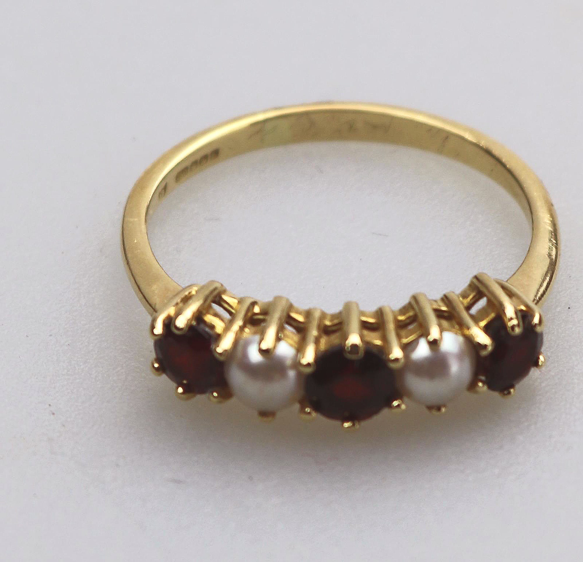 A fine antique 18ct Gold Jewellery Pearl & Garnet Ring Size R- Boxed C.1900